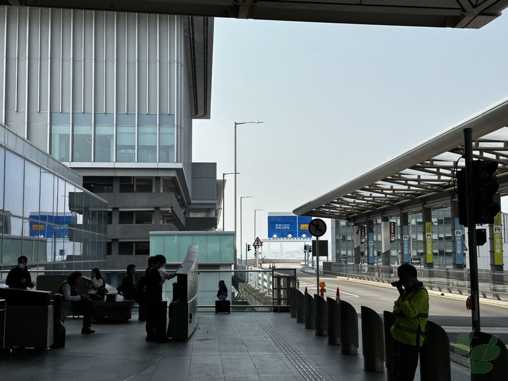 香港国際空港7F: 出発ロビー階屋外喫煙所