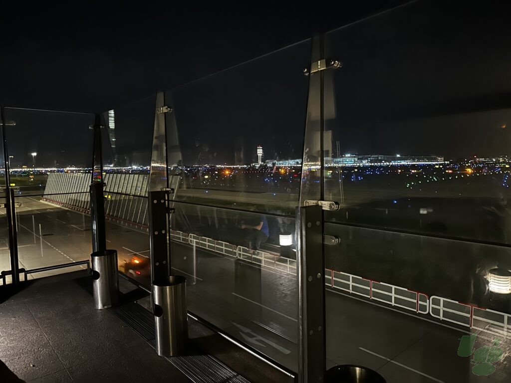 香港国際空港 ゲート13-21 サテライトコンコース(Satellite Concourse)喫煙所