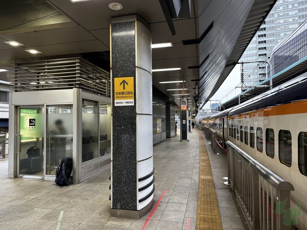 東京駅 新幹線20.21番線ホーム14号車付近喫煙所