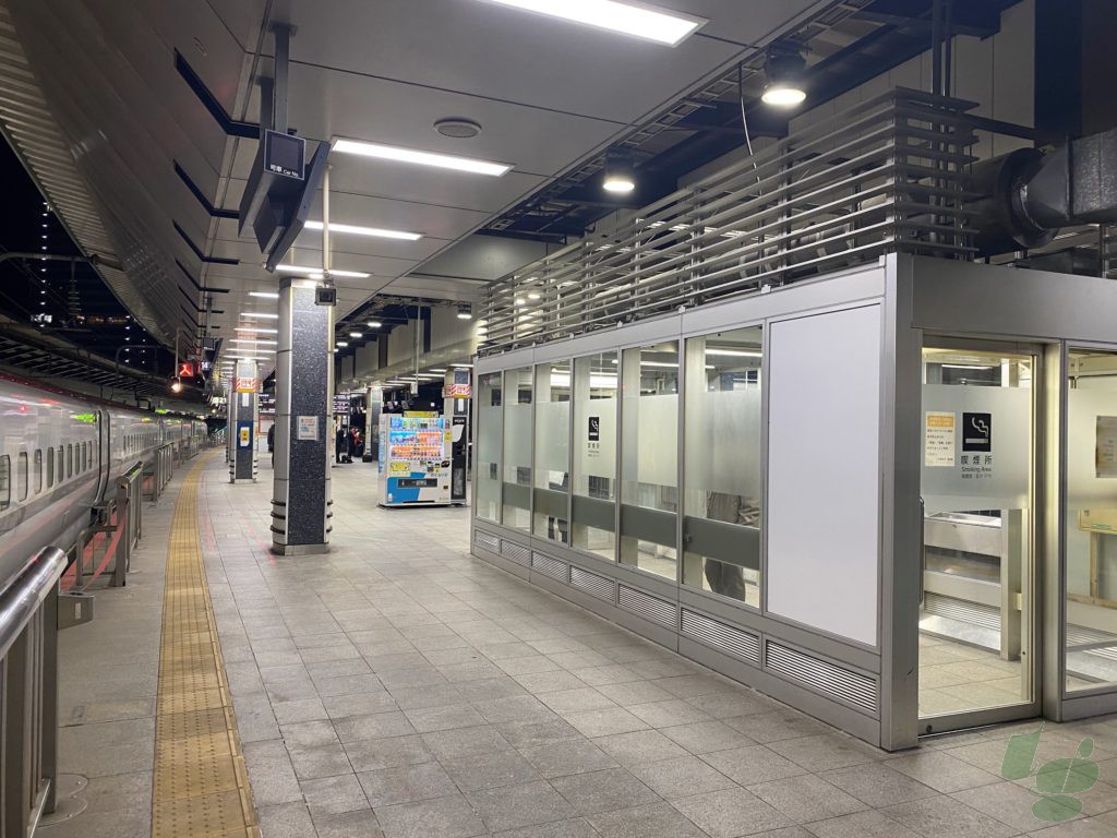 東京駅 20.21番線ホーム14号車付近喫煙所