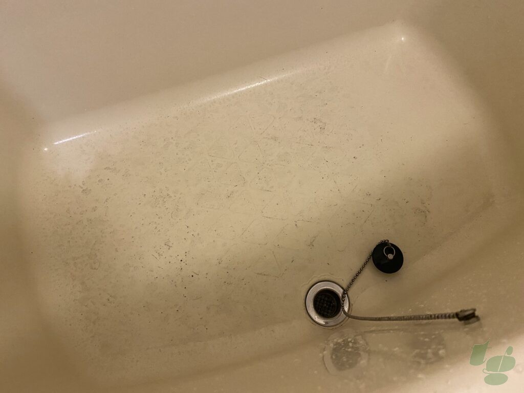 浴槽に残ったシロッコファンの汚れ