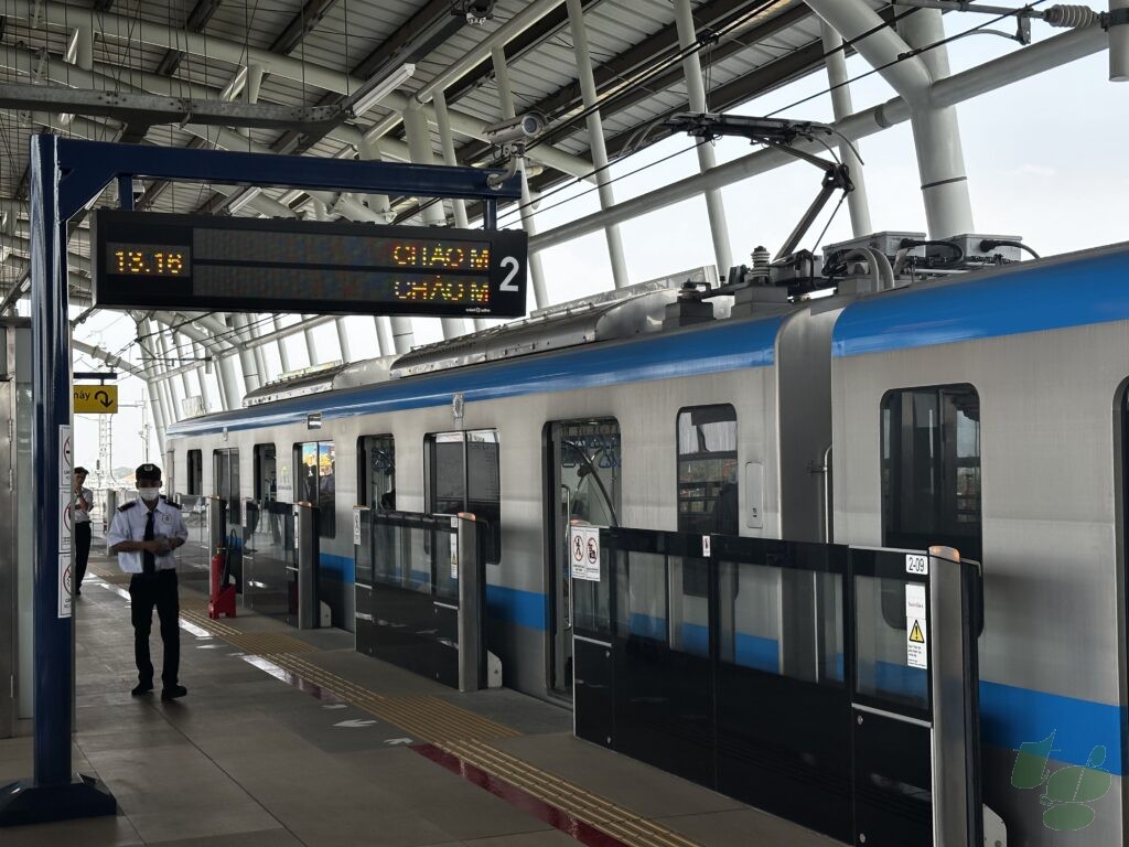 スオイティエン駅 LEDの発車標