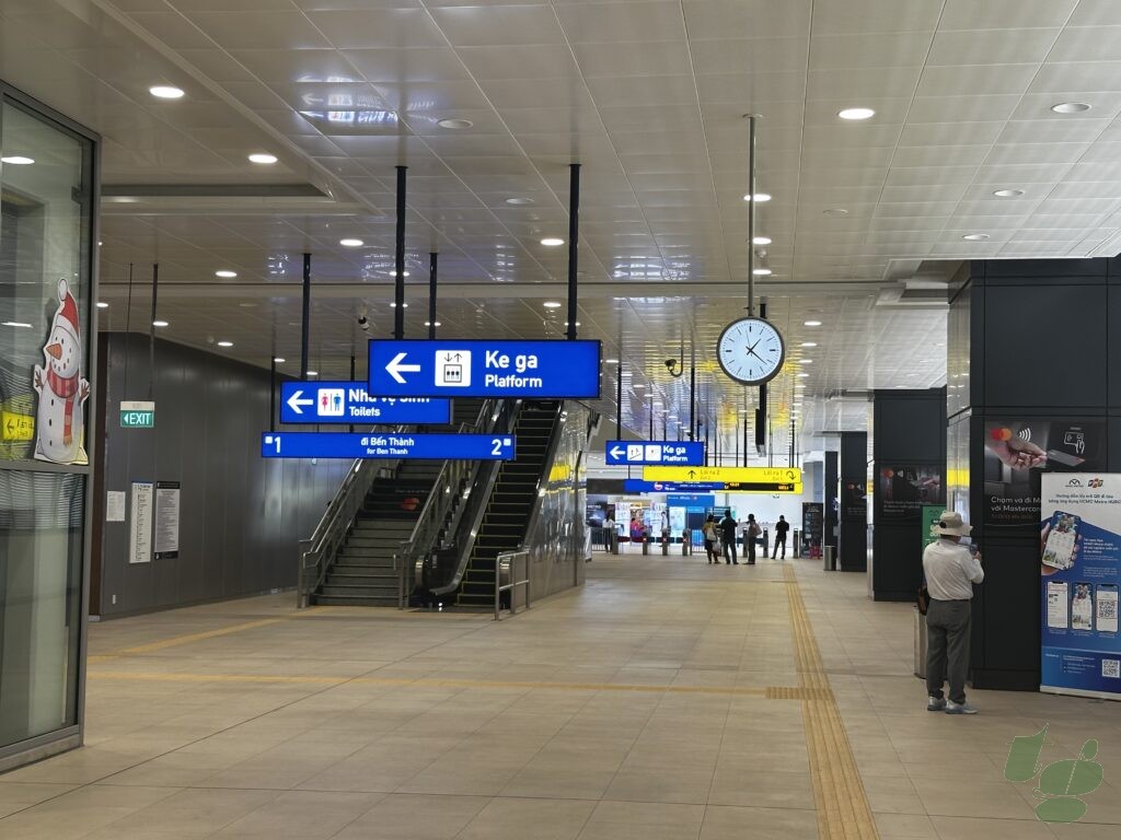 スオイティエン駅のコンコース