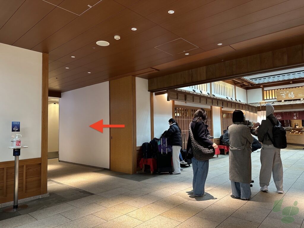 羽田空港第3ターミナル4F 江戸小路 喫煙所入口（北側）