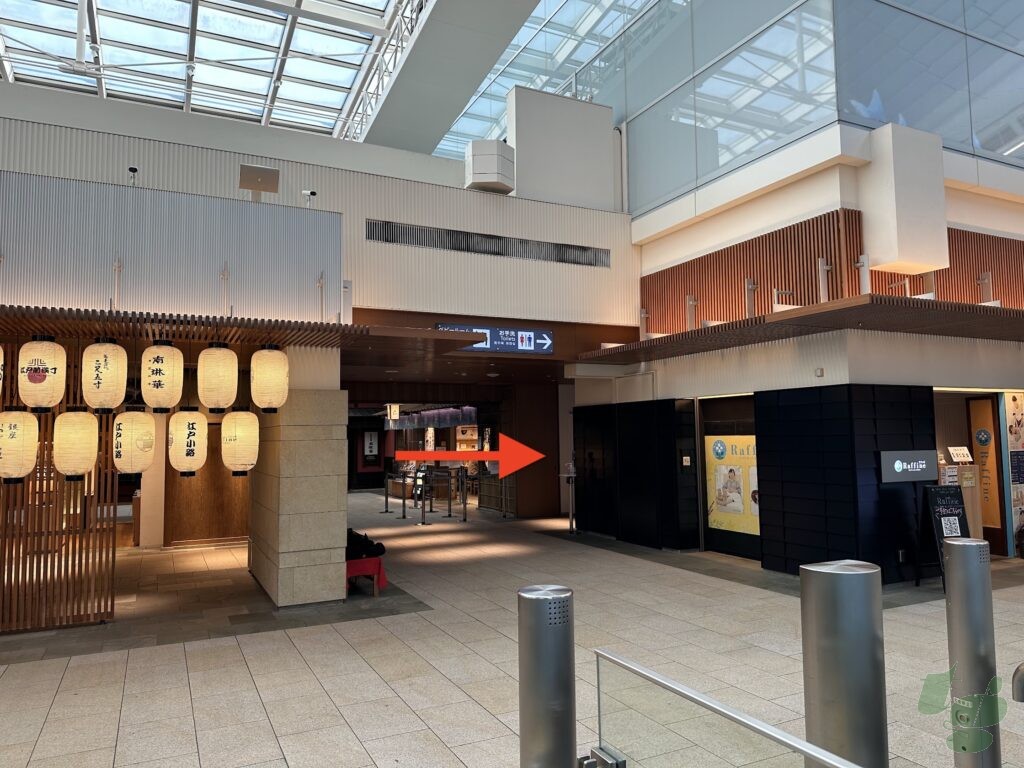 羽田空港第3ターミナル4F 江戸小路 喫煙所入口（南側）