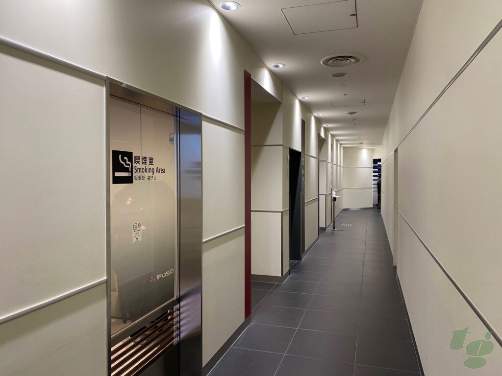 羽田空港第3ターミナル5F喫煙所入口 羽田空港第3ターミナル5F喫煙所入口