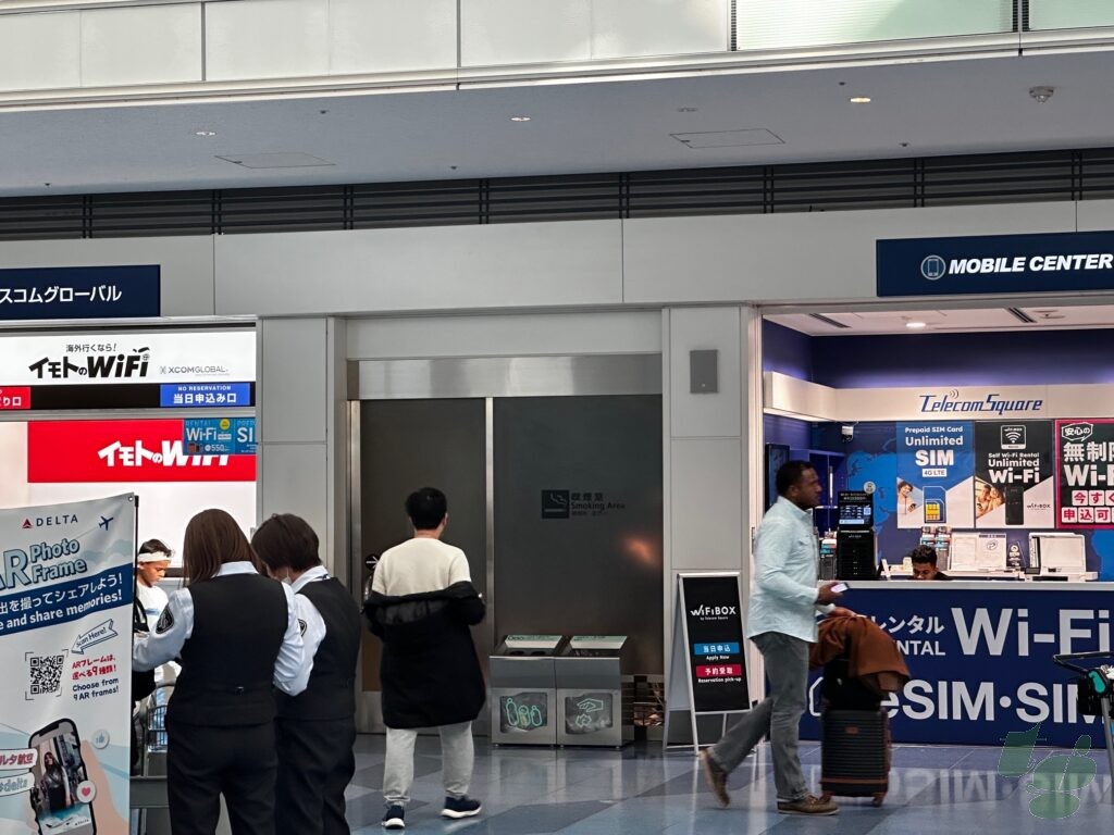 羽田空港第3ターミナル3F出発ロビー喫煙所入口 羽田空港第3ターミナル3F出発ロビー喫煙所入口