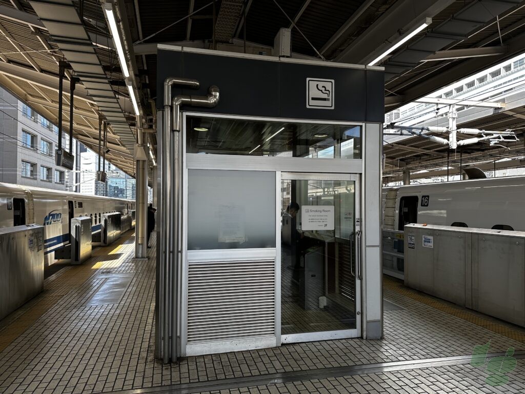 東海道新幹線名古屋駅 下り新大阪・博多方面 16・17番線 16号車付近喫煙所