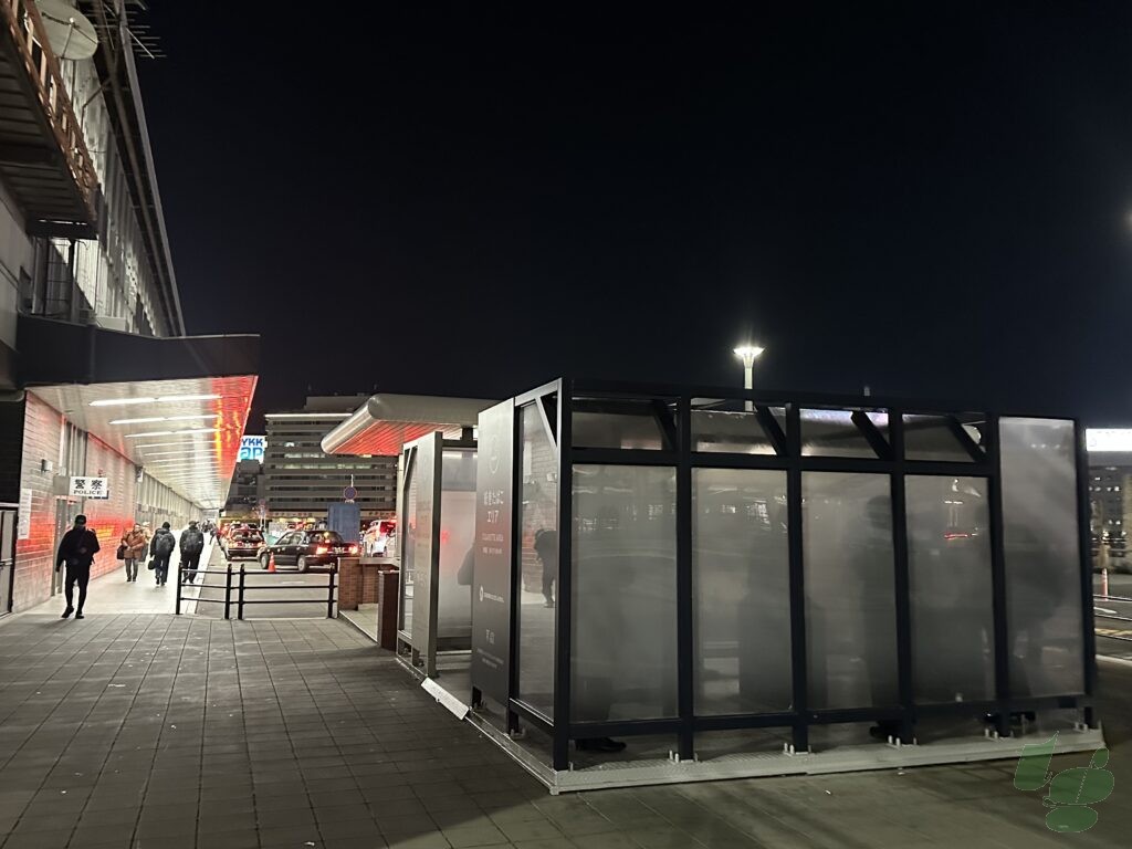 新大阪駅 西口3F 屋外喫煙所への行き方